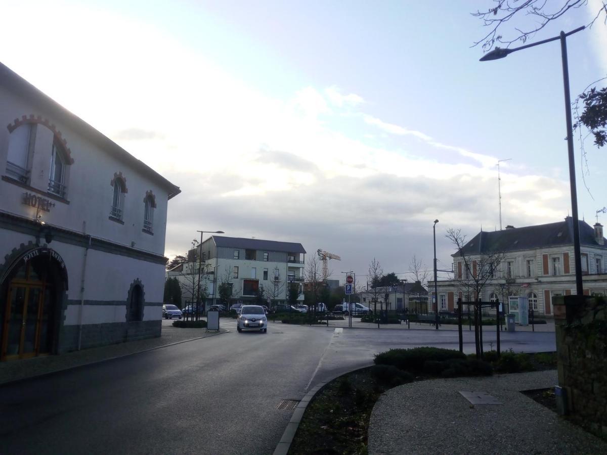Hotel De La Gare Clisson Exterior photo